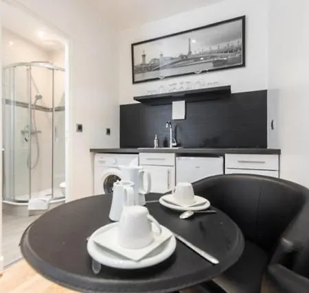 Apartment Near Eiffel Tower...cute Little Paris